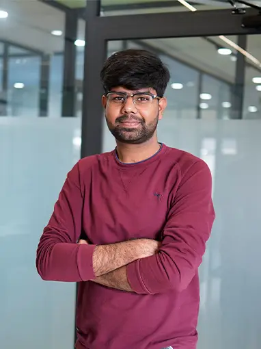 Vinayak Baindel working as Digital marketing executive in Talknlock Digital marketing agency